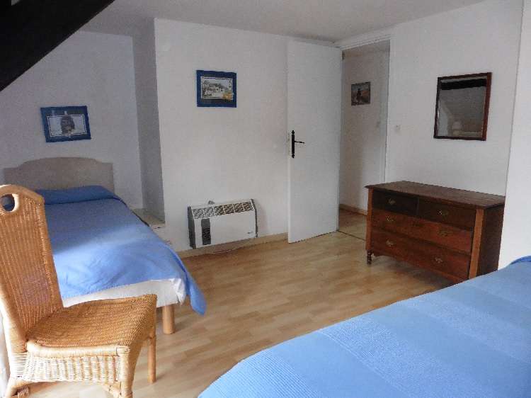 The Old Granary downstairs twin bedroom