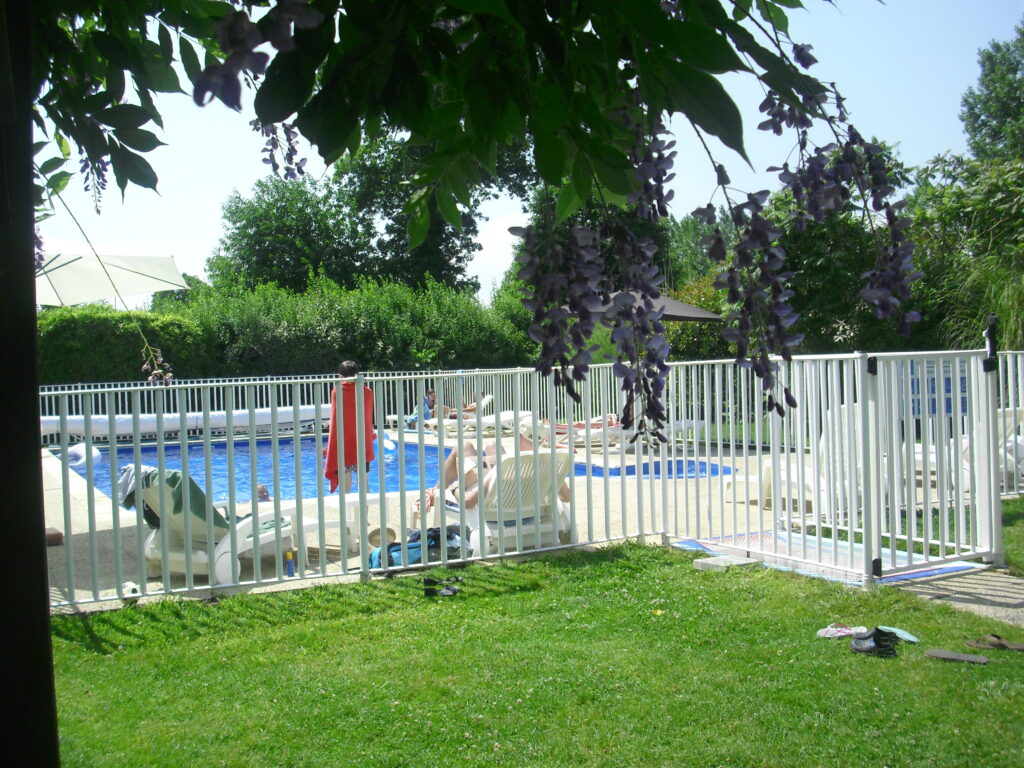 Fenced and gated swimming pool (heated from end of May to end of August)